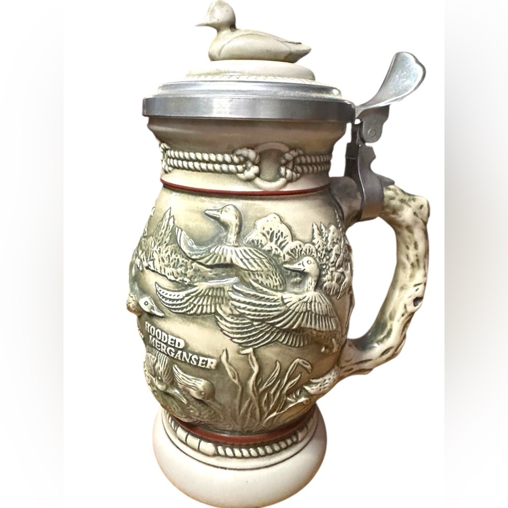 Avon Ducks Of The American Wilderness Lidded
Ceramic Beer Stein vintage 1988.